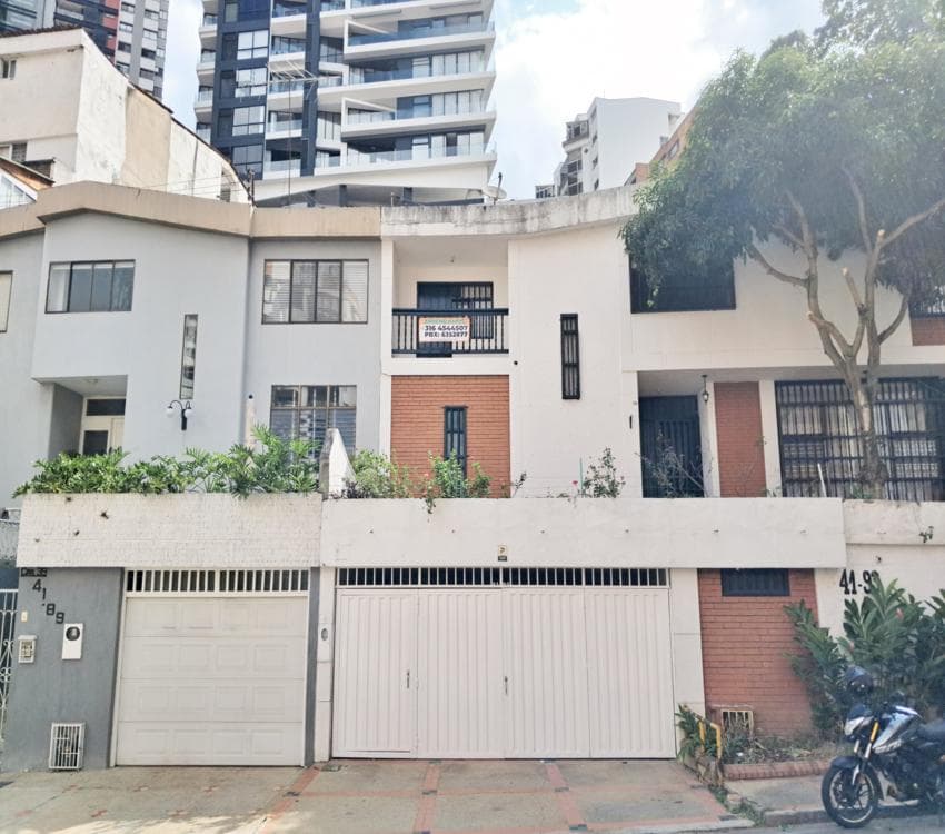 CASA-NEGOCIO en VENTA en CABECERA