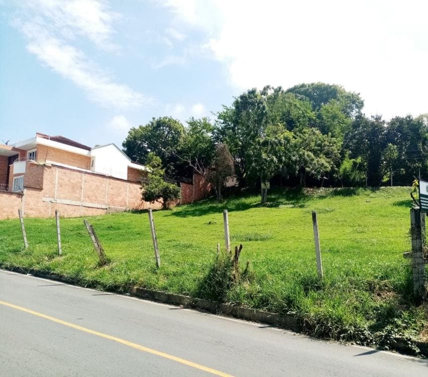 LOTE en VENTA en LAGOS DEL CACIQUE