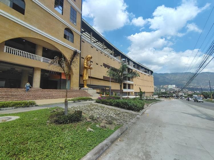 LOCAL en ARRIENDO en .