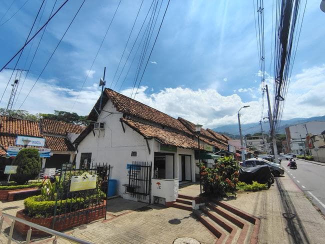 LOCAL en ARRIENDO en PARAGUITAS